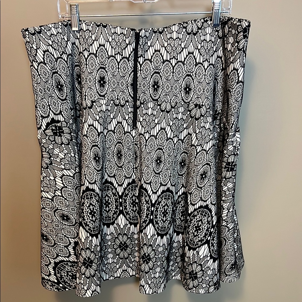 Torrid Women’s Size 2 Black and White High-Low A-Line Lace Skirt - Picture 5 of 8